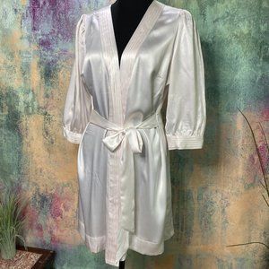 📌Victoria's Secret Great Looking Satin Robe